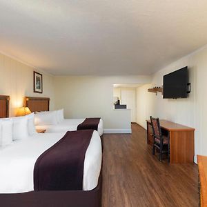 River View Signature Queen Guestroom